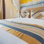 Raha Hotel & Suites