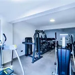 Shawnella 2 Bedroom Apartment - Riverside