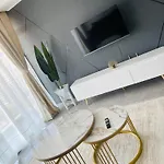 Rare Find Cozy 1Bed With City Skyline Views