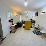 Harly Spacious Teabs Apartment