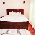 3 Bedroom Home By Emmaculate