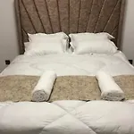 Starluxe Homes