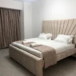 Starluxe Homes