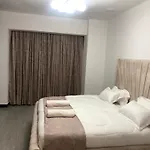 Starluxe Homes