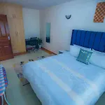 Cozy One Bedroom Haven Near Garden City.
