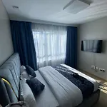 Favorite Staycation By Janice - Modern Comfort Near Airport