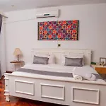 Elegant 1 Bedroom Near Westgate Mall