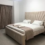 Starluxe Apartment