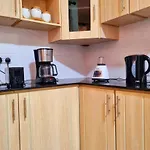 Rossyln Home Close To Un, Village Market And Two Rivers Mall