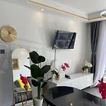 Luxurious 1Br Apartment Centrally-Located In The Heart Of The Serene Suburbs Of Kilileshwa