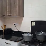 Luxury 2 Bed Near Airport And Sgr