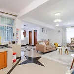 Lovely One Bedroom Apartment,Swimming Pool, Gym, Workspace