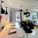 Modern Luxe Apartment With King Bed In Karen
