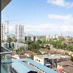 Highrise Oasis With Rooftop And Gym