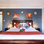 Luxurious Suite With King Bed N Pool