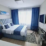 Favorite Staycation By Janice - Modern Comfort Near Airport