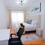 Mo\'S Place