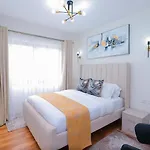 Mo\'S Place