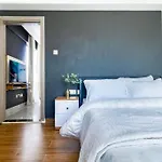 Urban Retreat 1 Bedroom Apt