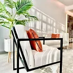Grand 808 -Brand New Luxurious 1 Bedroom Apartment