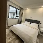 One Bedroom Apartment In Valley Arcade At 16Th Floor