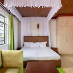 Spacious Penthouse Rooftop Studio With King Bed