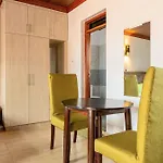 Spacious Penthouse Rooftop Studio With King Bed