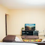 Private, Spacious Studio Apartment