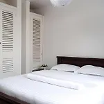 Modern Luxe Apartment With Queen Bed In Karen