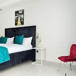 Kingsley Manor Perry Suites