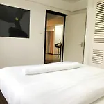 Modern Luxe Apartment With Queen Bed In Karen