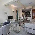 Kika Des Suites