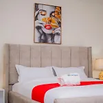 Capital M Luxury 1Br By Bednbeyond Eagle Westlands Nairobi With A Pool And City View