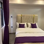 Elegant 1 Bed Apartment Near Yaya Centre With Gym