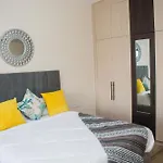 Silverstone Apartments 2 Bedroom With Views Gym& Pool