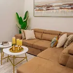 Cosy & Central 1 Bedroom Apartment In Riverside With Gym And Amazing Views