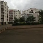 Classy Studio Apartment Racecourse Gardens