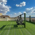 Exquisite Condo With Free Parking Gym And Pool