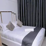 Cozy One Bedroom With Study At Valley Heights Apartments