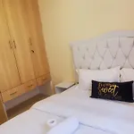 Cosy Apartment In South B
