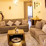 Un Accredited 2Br3Bedspoolgymfullpower Backup70Inchtv