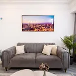 Modern 2-Bed Apartment With Pool ,Yaya Centre
