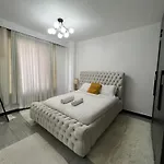 Elegant Spacious Two Bedroom Apartment-Swimming Pool Included