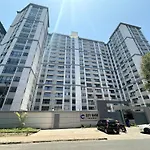 Modern 1-Bedroom Apartment In Nairobi With Balcony, Gym, & Fast Wifi