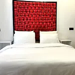 Luxurious Two Bedroom Apartment With Unbeatable City Scenic Views