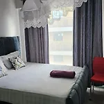 Pazoori Furnished Studio And 1 Bedroom