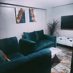 Lux Suites Oak South Gardens South B