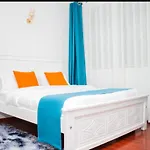 Charming 2Br Haven Near Yaya In Kilimani