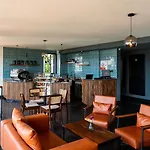 Escada Apartments -501