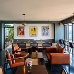 Escada Apartment1608 Castle